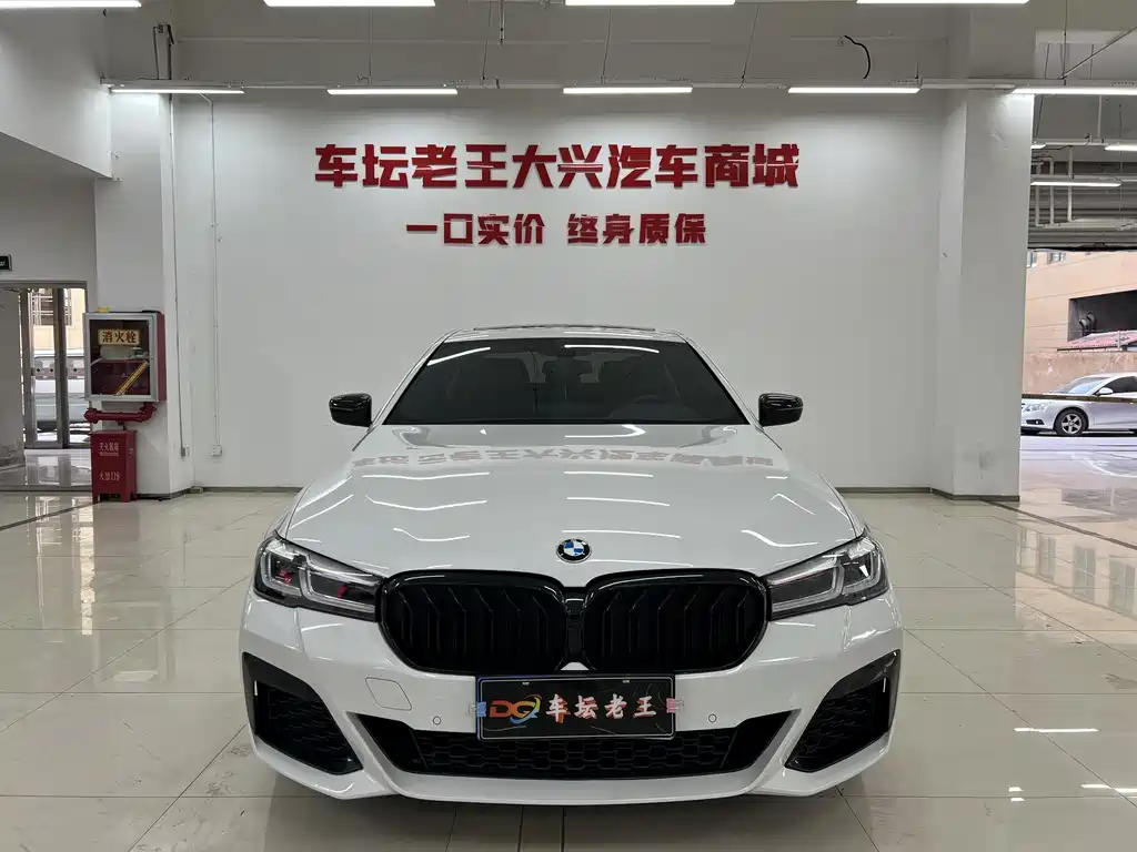 BMW 5 Series 2022 — фото 1