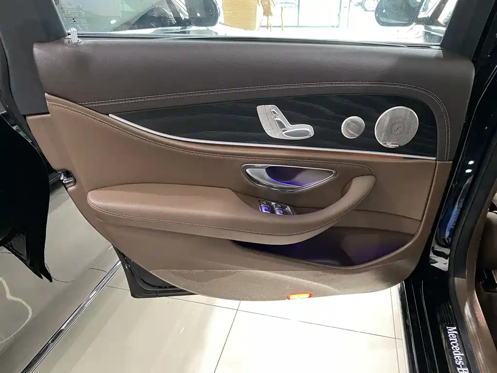 Mercedes-Benz E-Class 2022 — фото 11