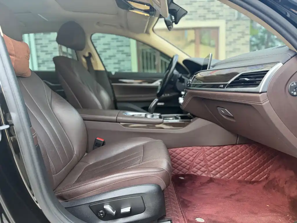 BMW 7 Series 2017 — фото 10