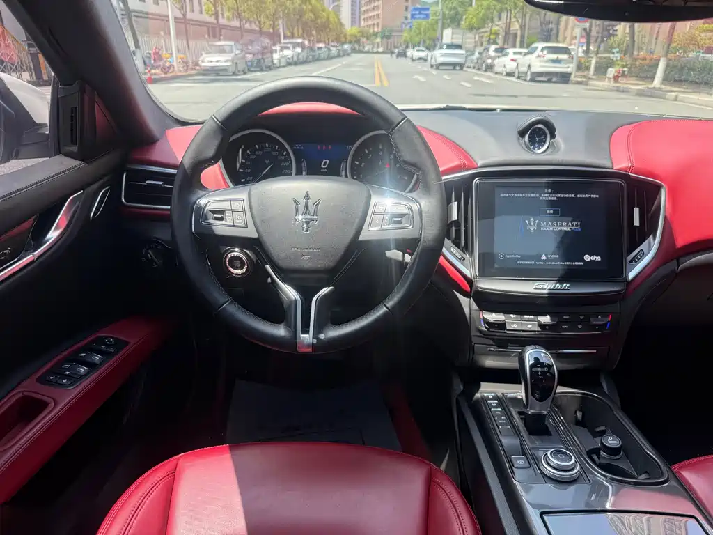 Maserati Ghibli 2018 — фото 14