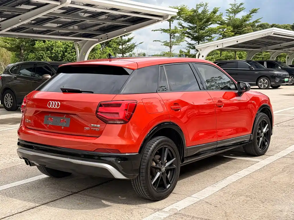 Audi Q2L 2018 — фото 13