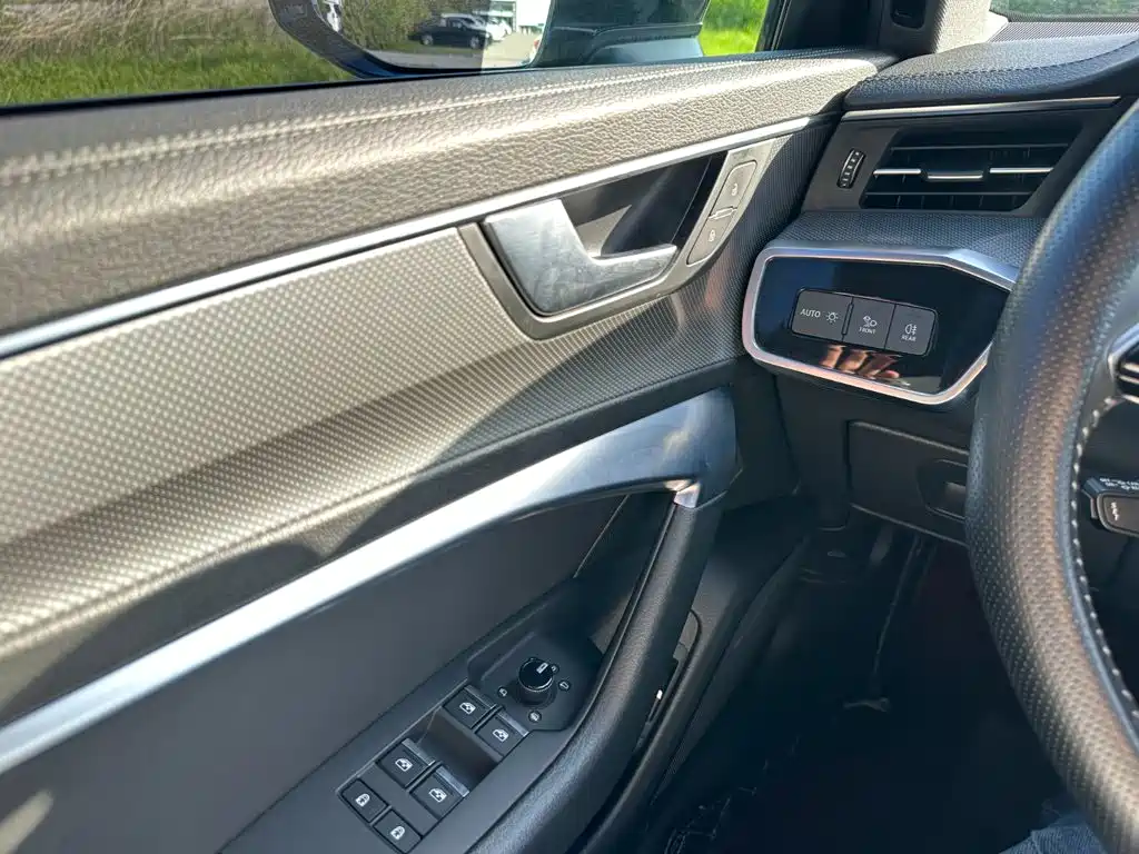 Audi A6L New Energy 2021 — фото 21