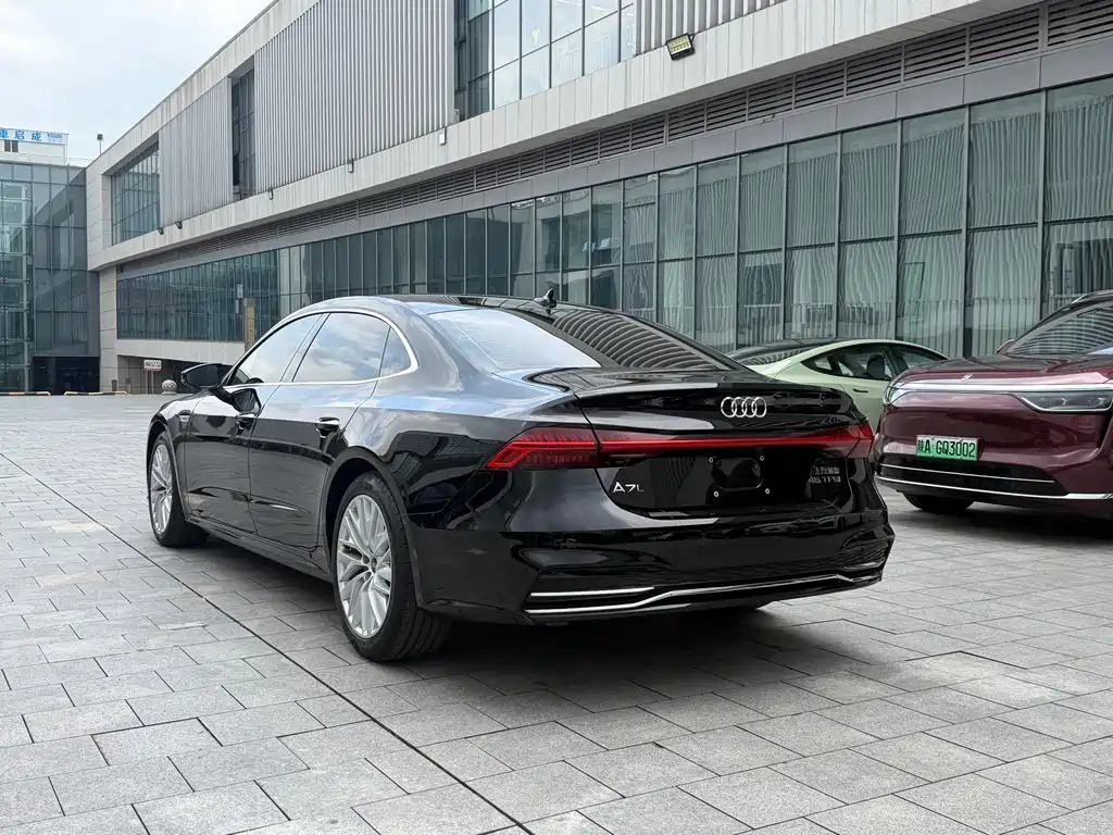 Audi A7L 2023 — фото 11