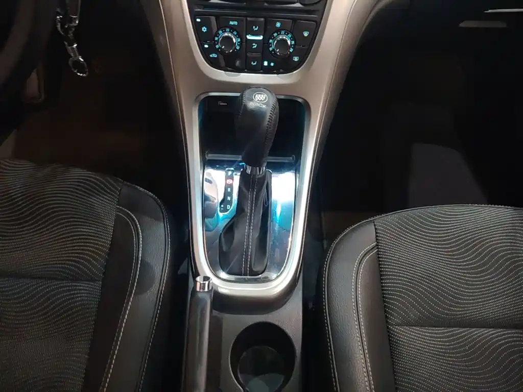 Buick Excelle 2015 — фото 14