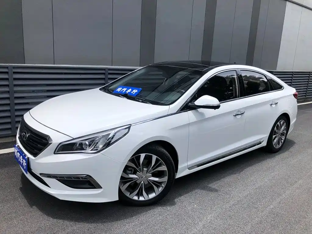 Hyundai Sonata 2015 — фото 1