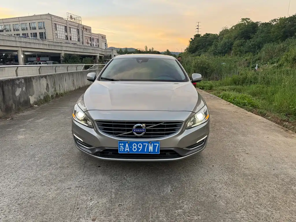 Volvo S60 2015 — фото 2