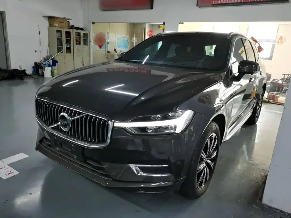 Volvo XC60 2021 — фото 1