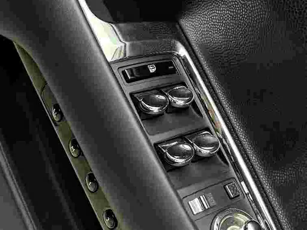 Rolls-Royce Phantom 2018 — фото 25