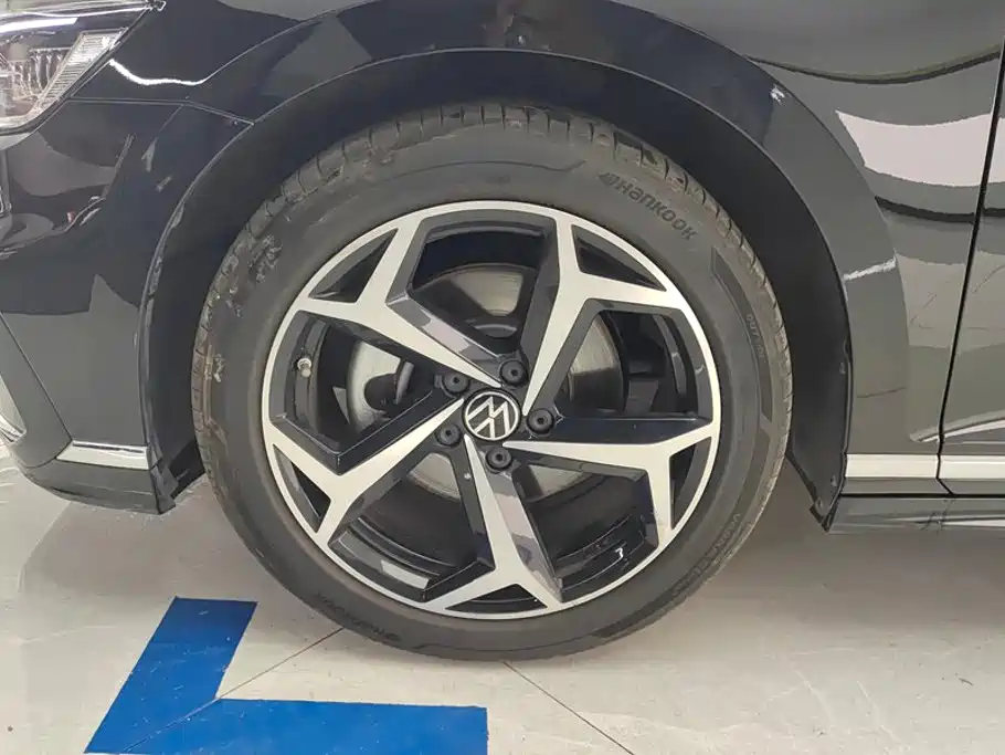 Volkswagen Magotan 2025