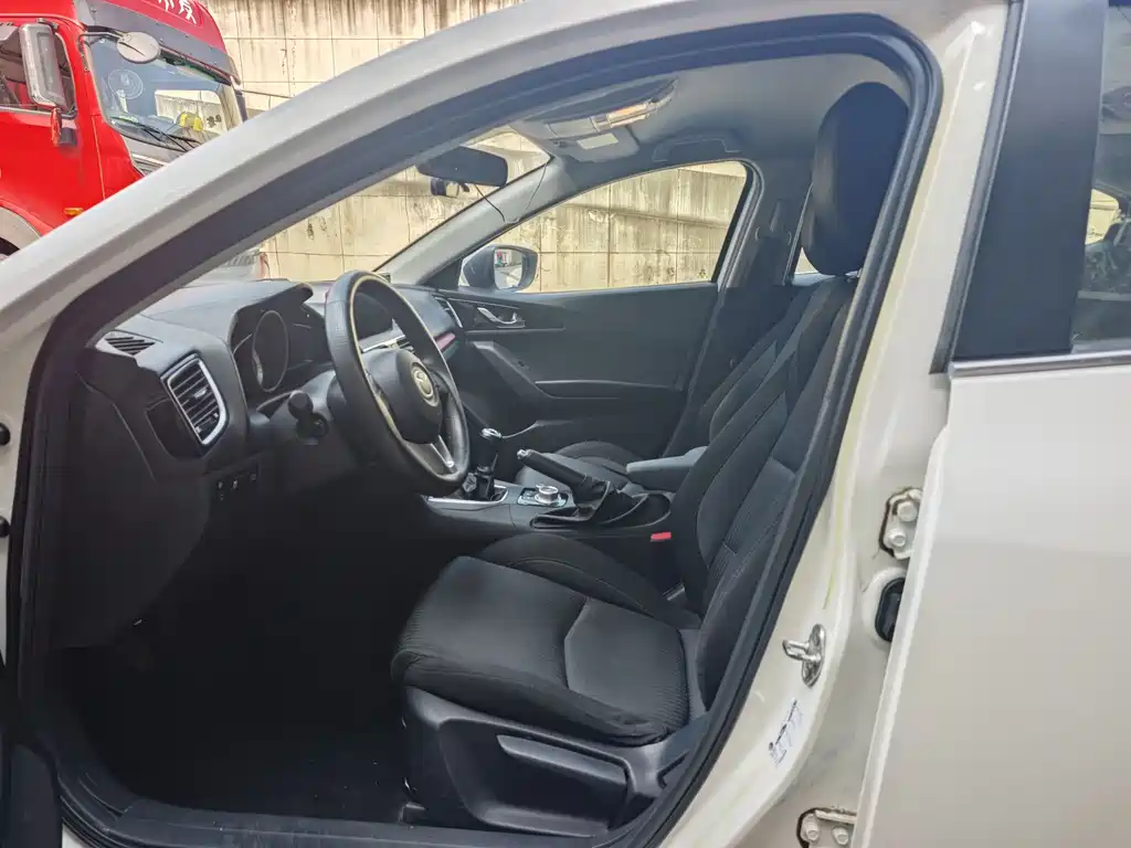 Mazda 3 Angkesela 2015