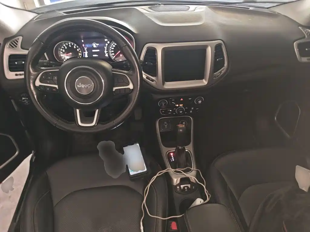 Jeep Compass 2017 — фото 10