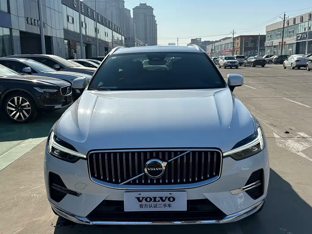Volvo XC60 2022 — фото 2