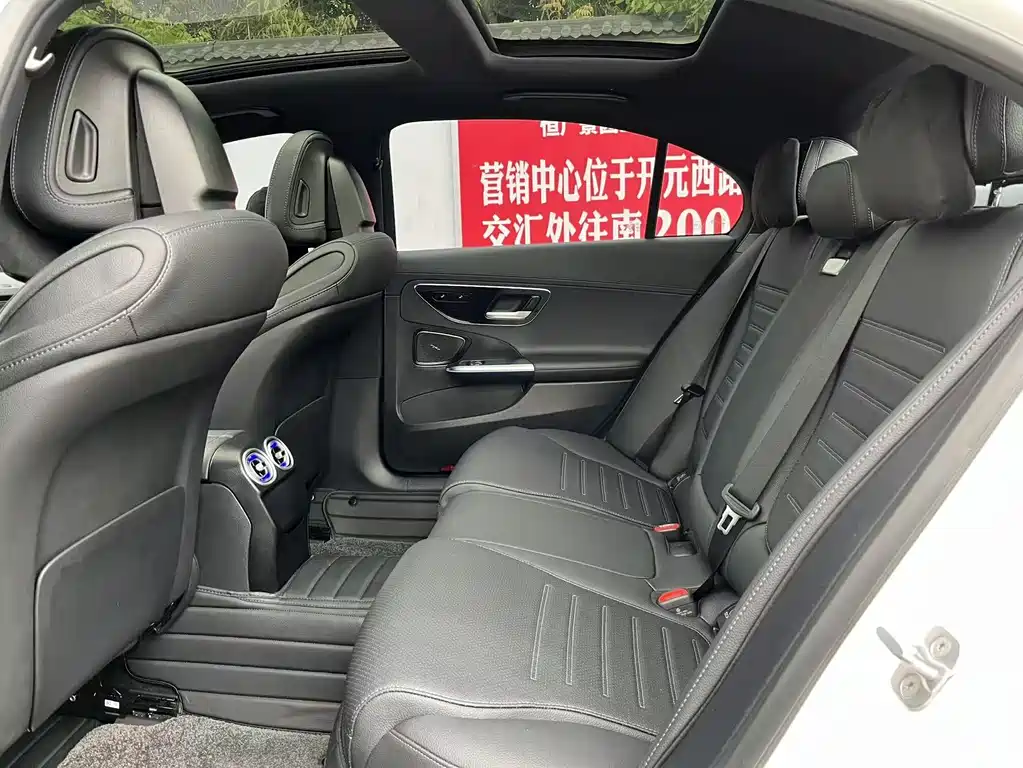 Mercedes-Benz C-Class 2025 — фото 15