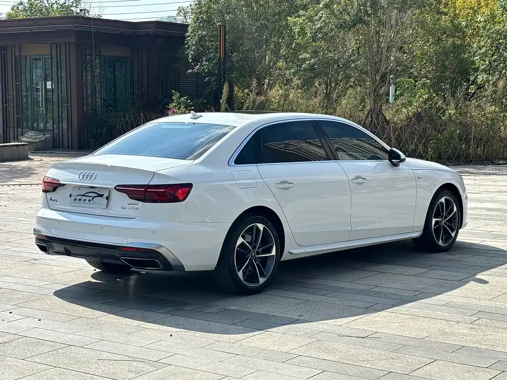 Audi A4L 2022 — фото 8