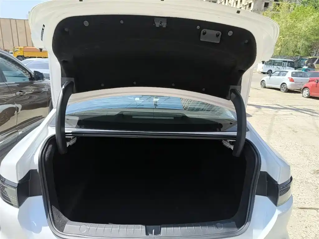 BYD Seal 05 DM-i 2025 — фото 19