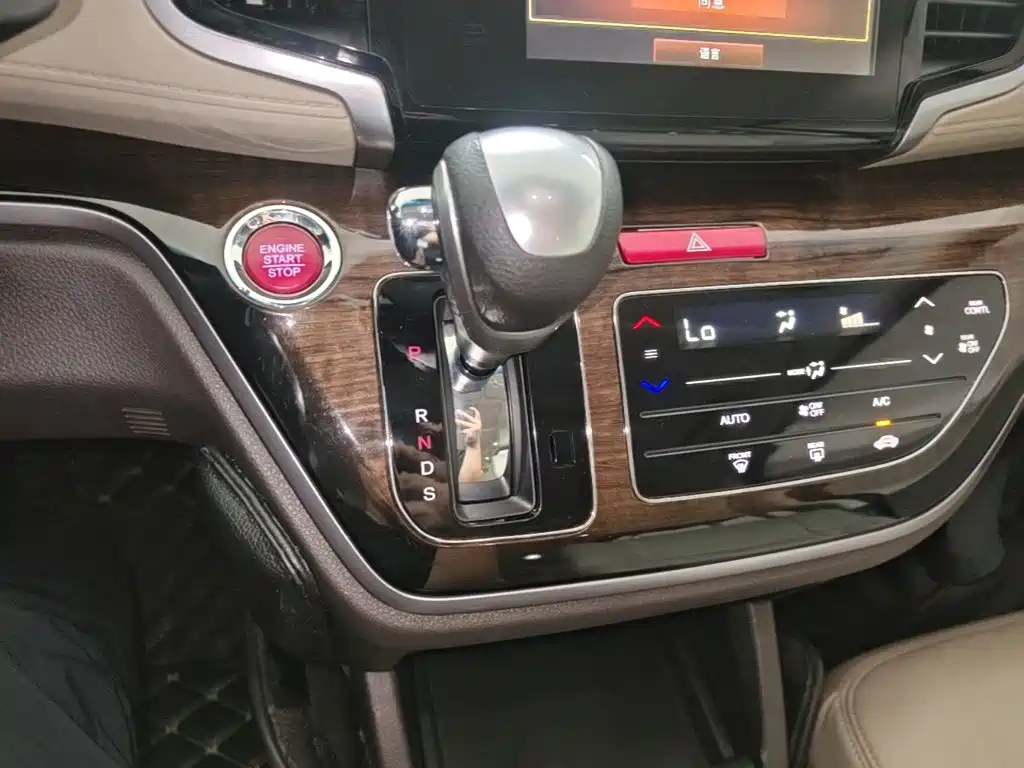 Honda Odyssey 2015 — фото 10