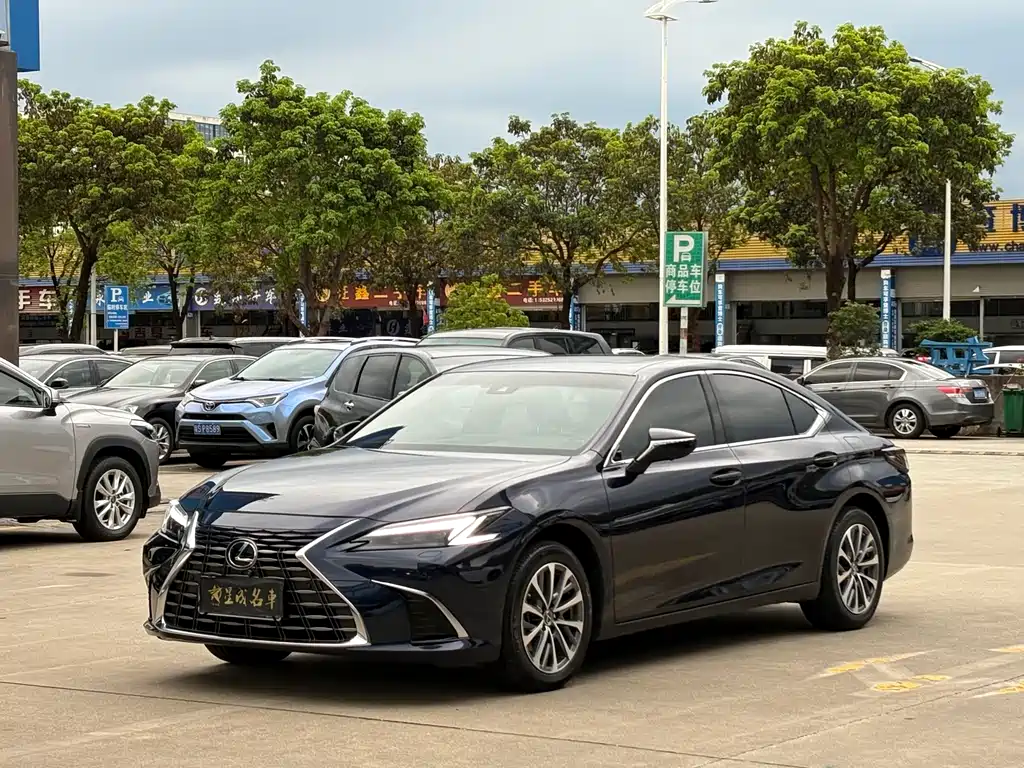 Lexus ES 2025 — фото 1