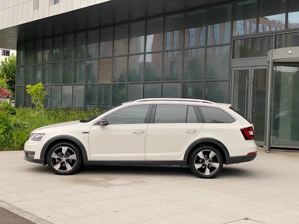 Skoda Octavia 2020 — фото 16