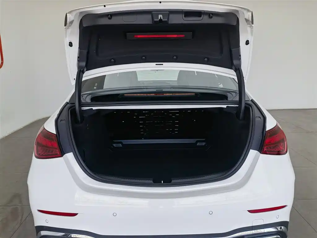Mercedes-Benz C-Class 2023 — фото 16