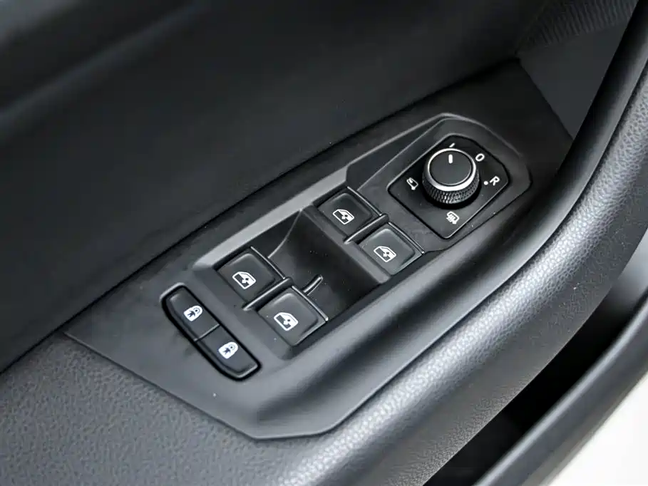 Volkswagen Touareg 2021 — фото 23