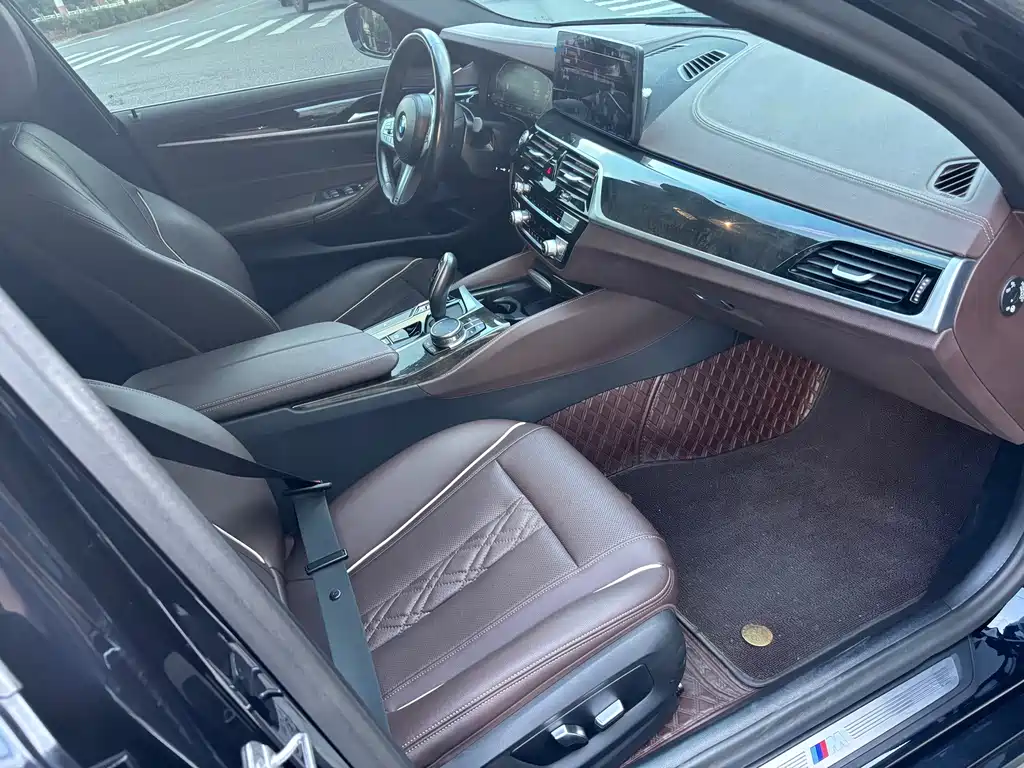 BMW 5 Series 2023 — фото 13