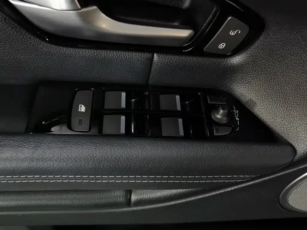 Land Rover Range Rover Evoque 2018 — фото 9