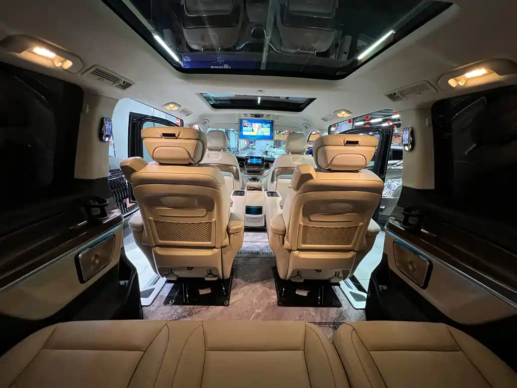 Mercedes-Benz V-Class 2023 — фото 16