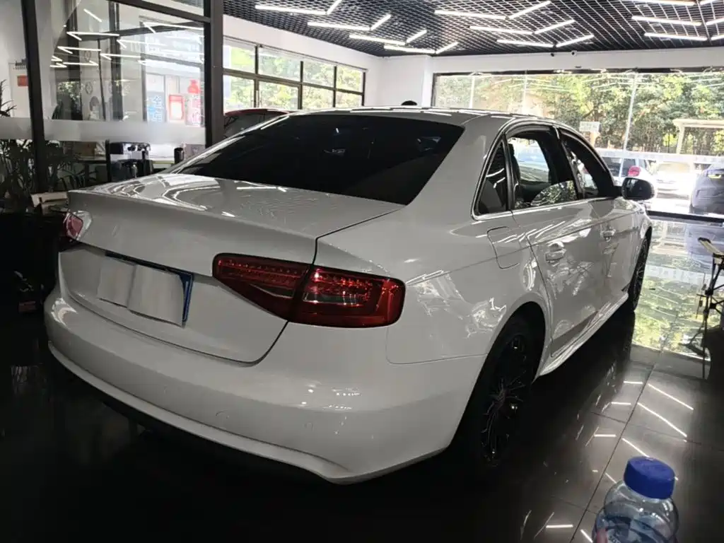 Audi A4L 2015