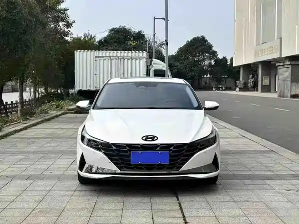 Hyundai Elantra 2022