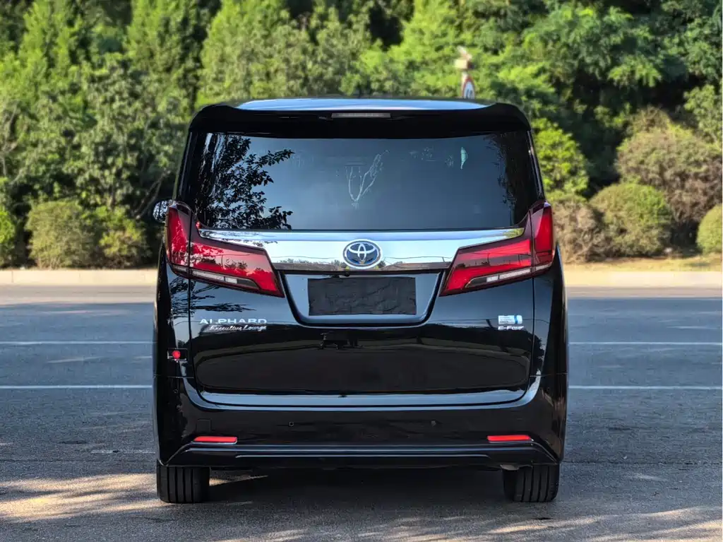 Toyota Alphard 2023 — фото 5