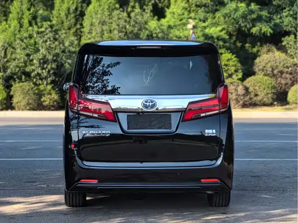Toyota Alphard 2023