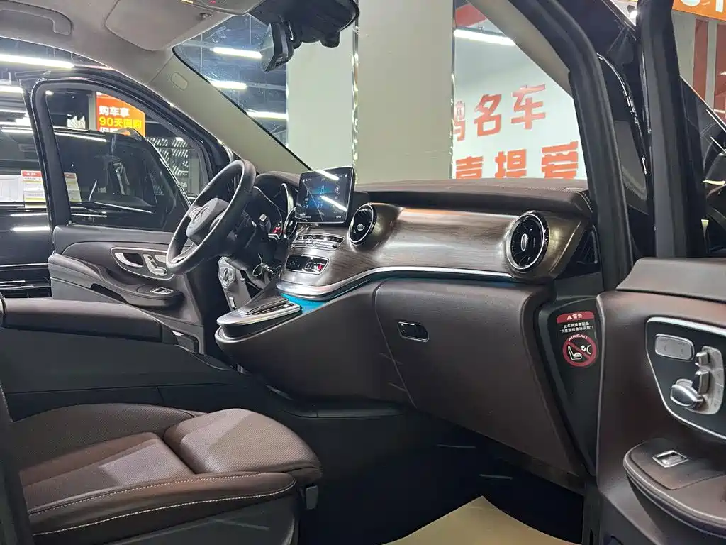 Mercedes-Benz V-Class 2023 — фото 19