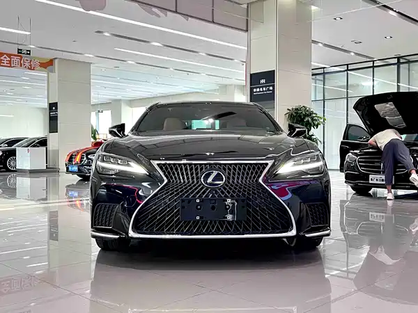 Lexus LS 2021