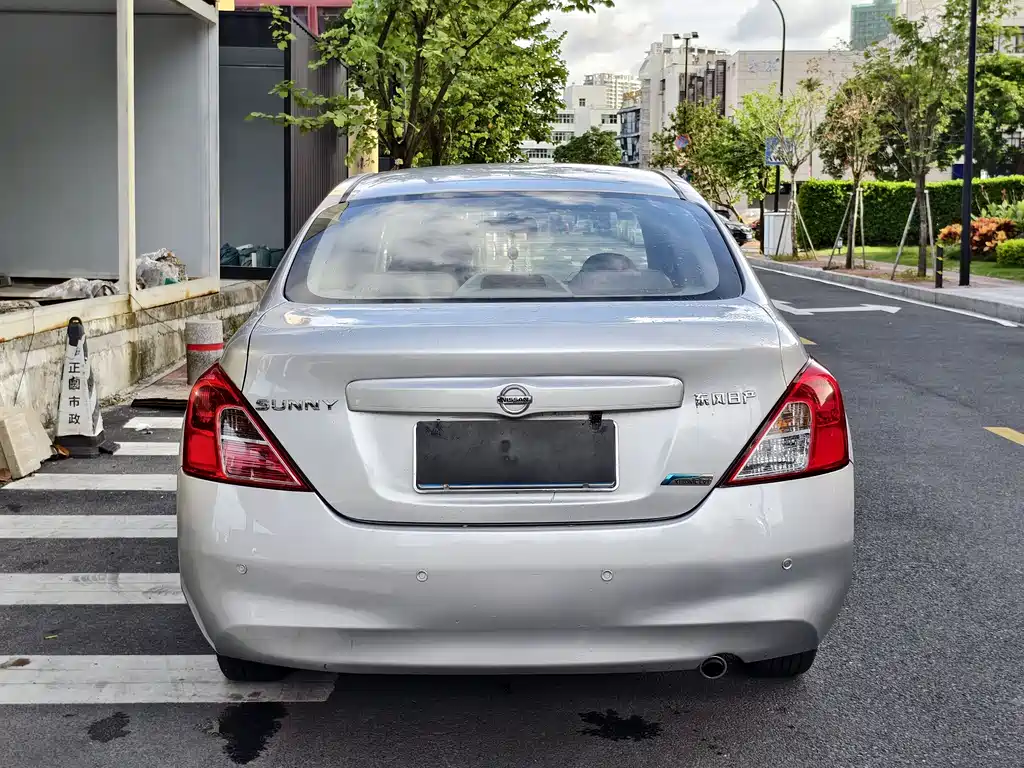 Nissan Sunny 2013 — фото 8