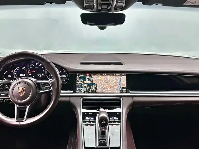 Porsche Panamera 2018 — фото 12