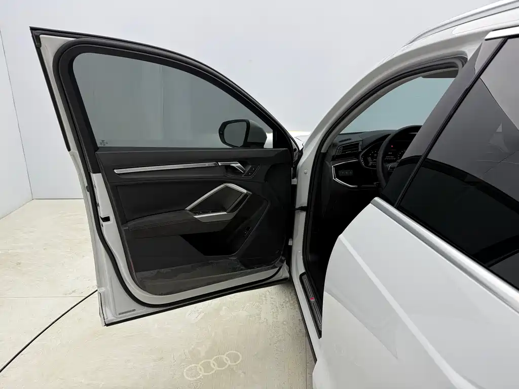 Audi Q3 2021 — фото 17