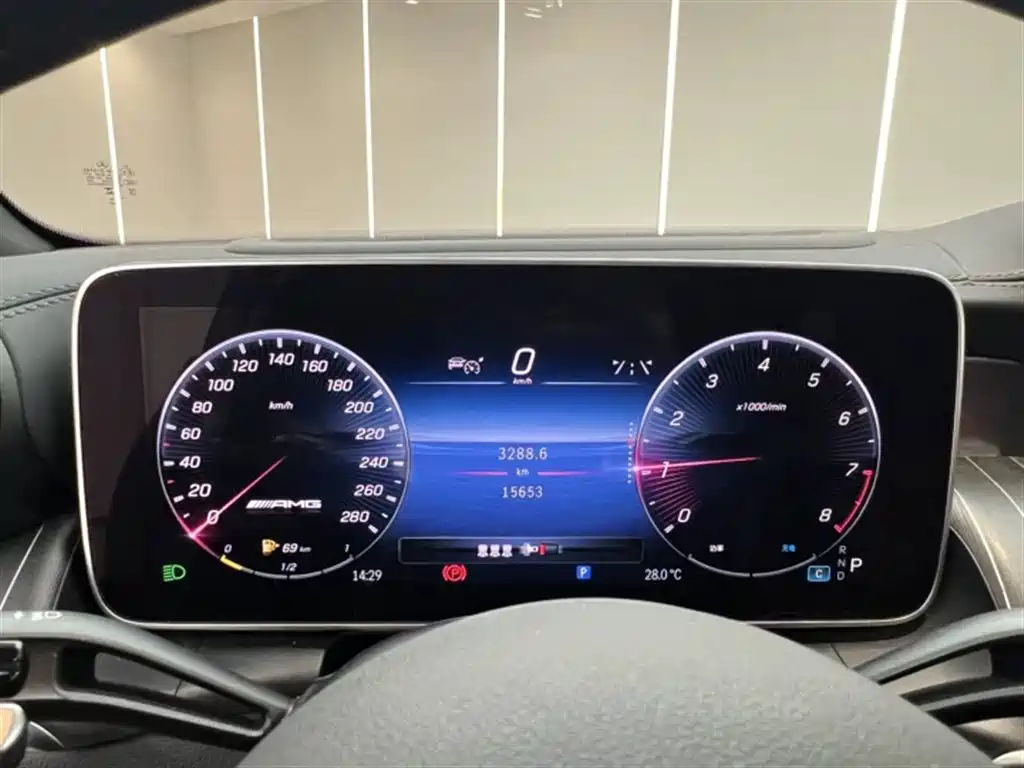 Mercedes-Benz GLC AMG 2025 — фото 12