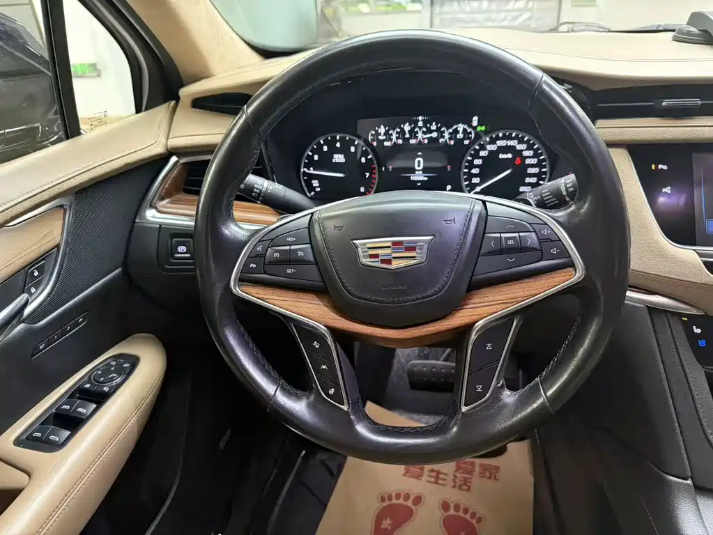 Cadillac XT5 2017 — фото 10