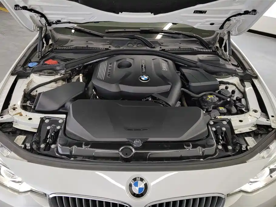 BMW 3 Series 2018 — фото 10