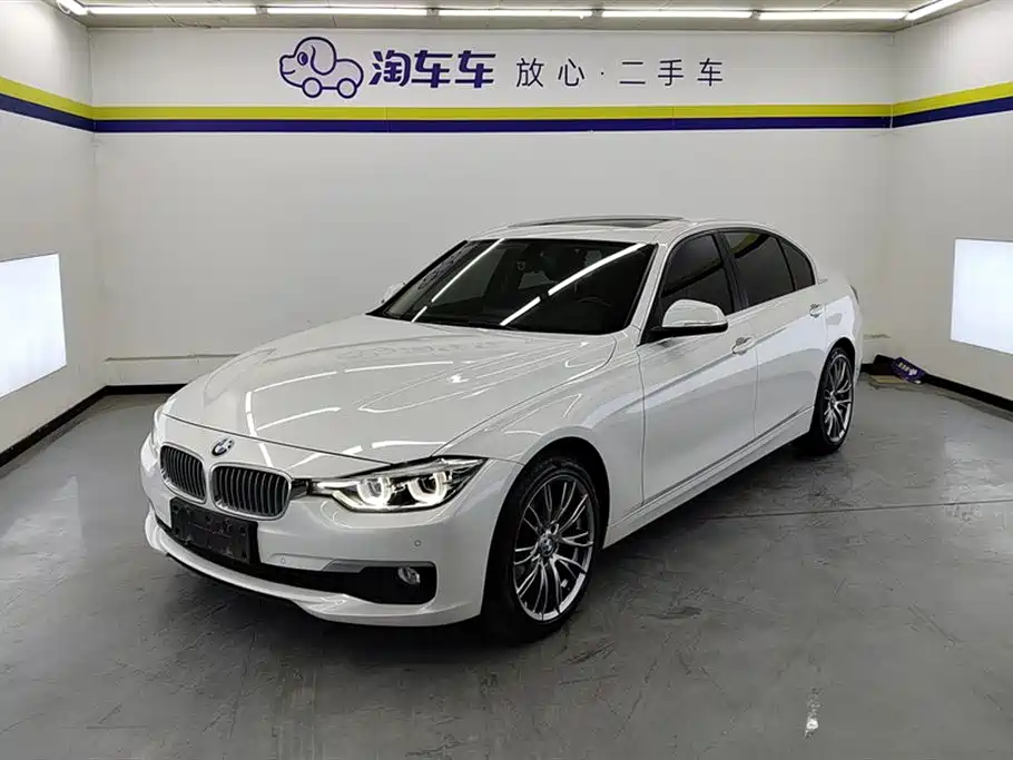 BMW 3 Series 2018 — фото 1