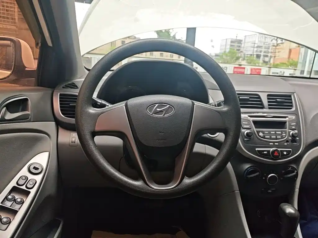 Hyundai Accent 2016 — фото 11