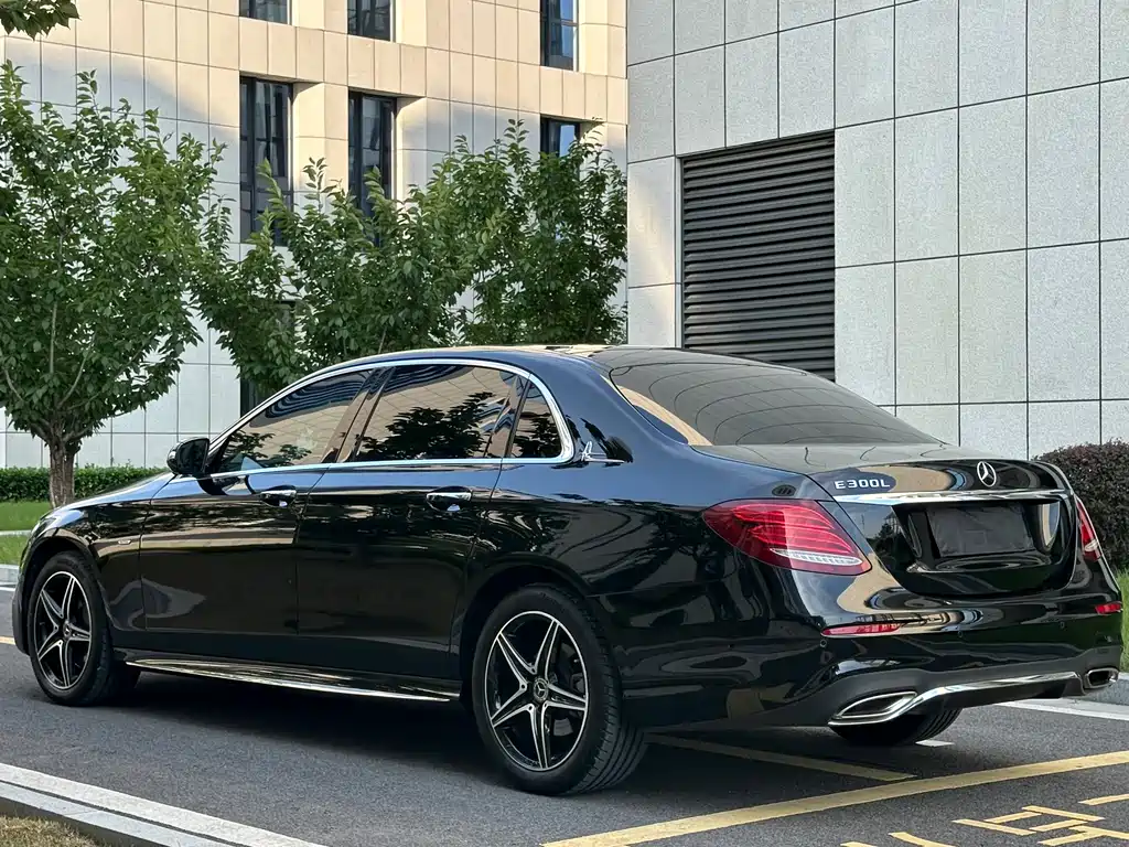Mercedes-Benz E-Class 2020 — фото 30