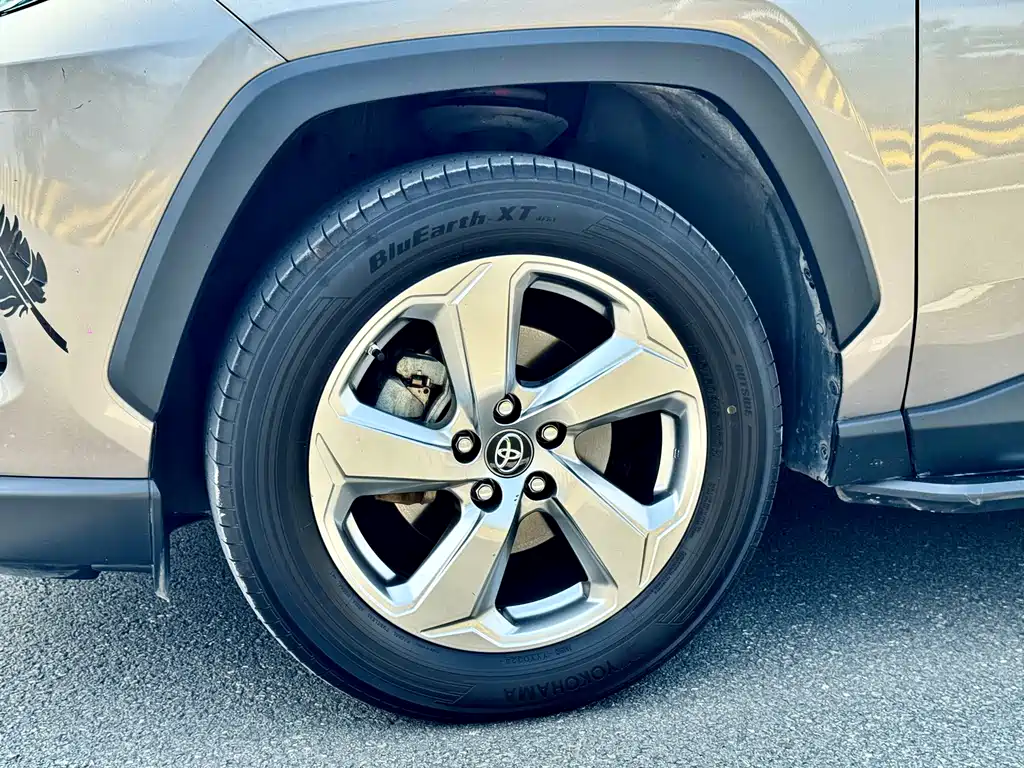 Toyota RAV4 2021 — фото 15