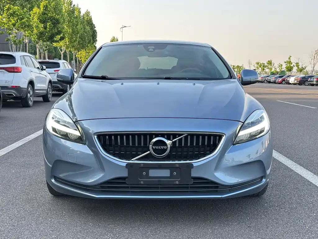 Volvo V40 2018 — фото 2