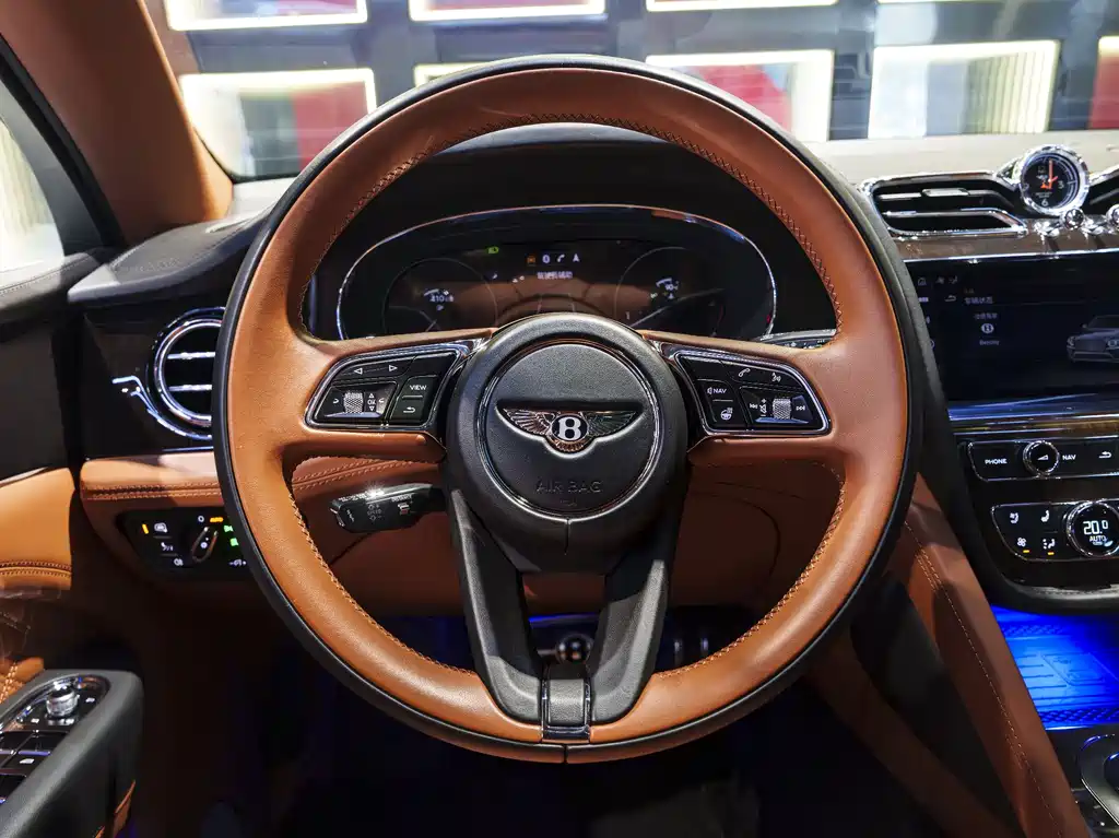 Bentley Bentayga 2022 — фото 17