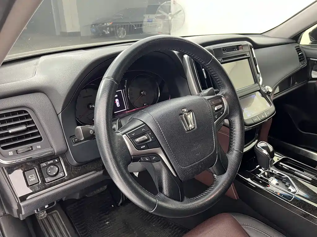 Toyota Crown 2018 — фото 12