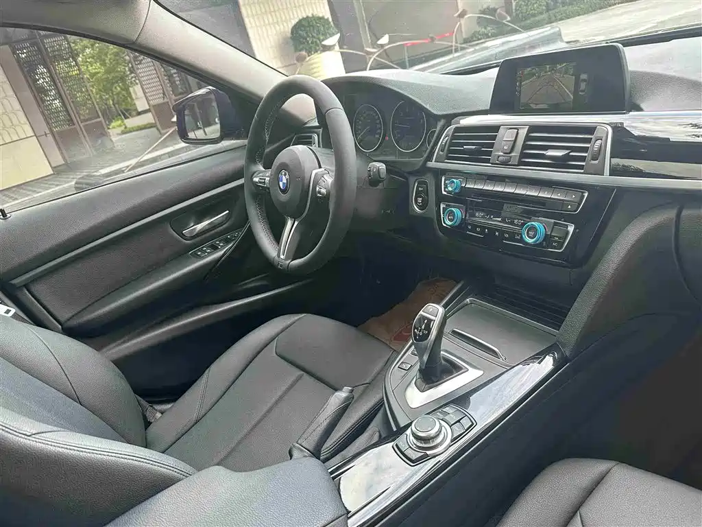 BMW 3 Series 2017 — фото 20