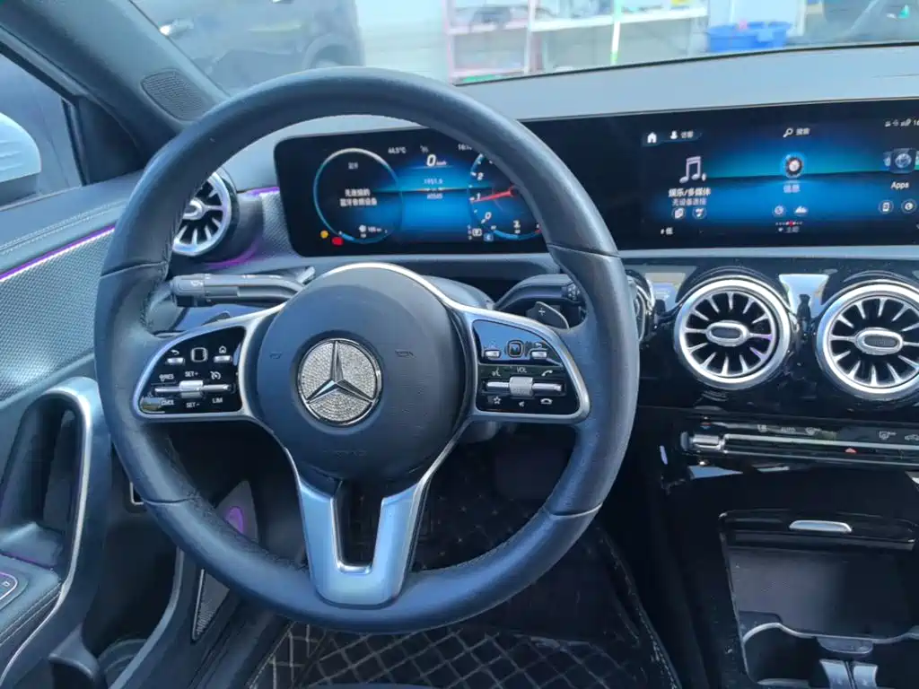 Mercedes-Benz A-Class 2022 — фото 11