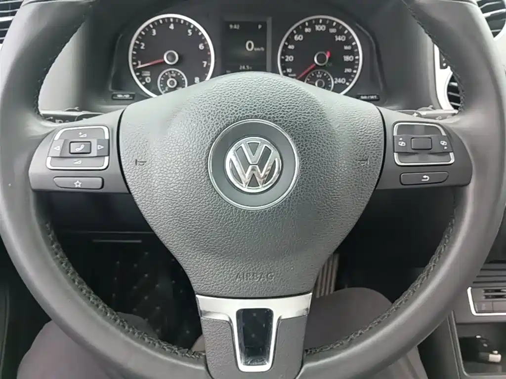 Volkswagen Tiguan 2015 — фото 11