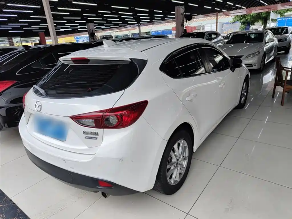 Mazda 3 Axela 2016 — фото 7